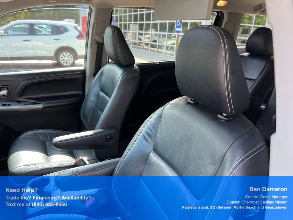Used 2017 Toyota Sienna SE Premium FWD image 9