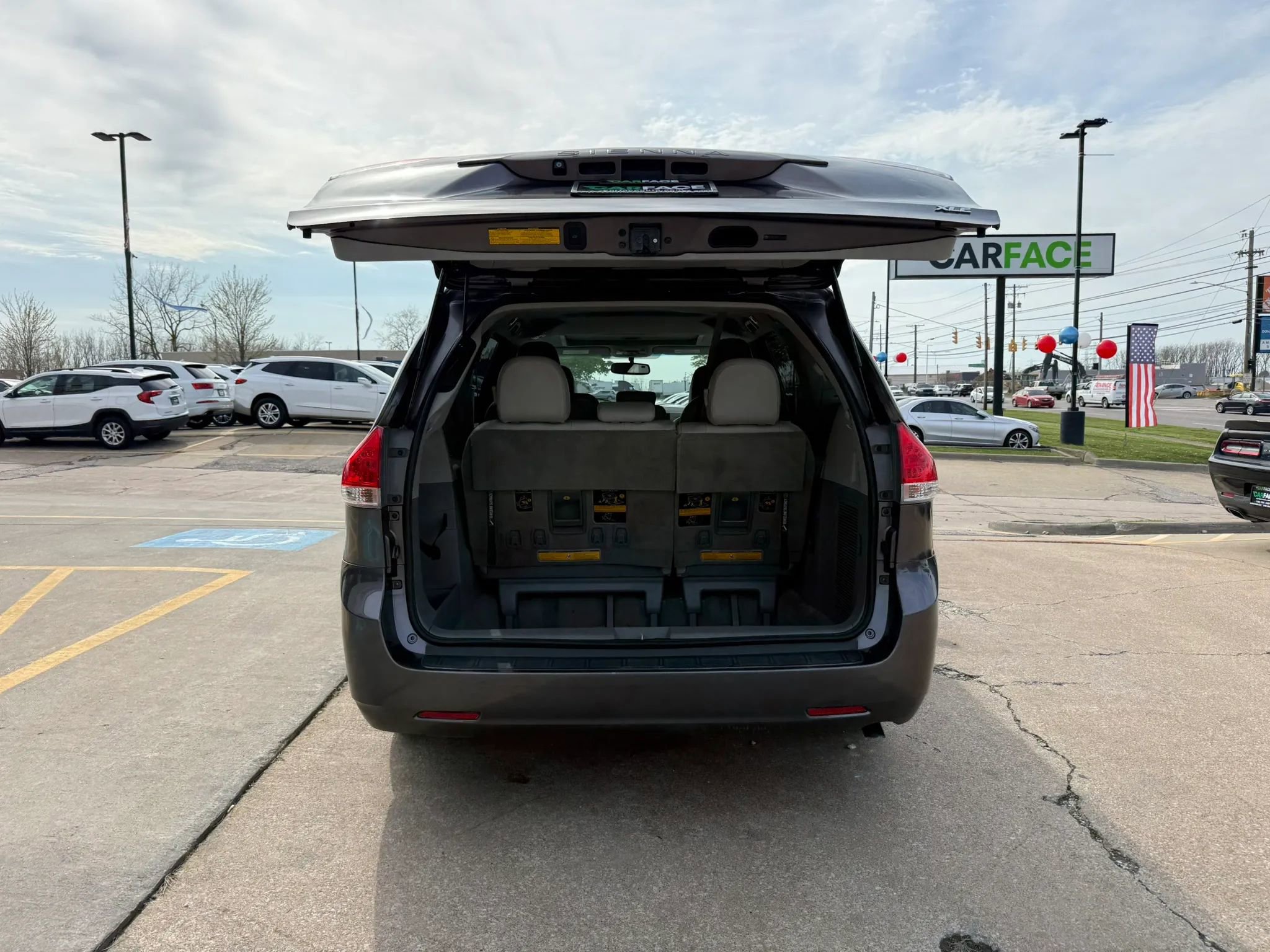 Used 2012 Toyota Sienna XLE FWD image 12