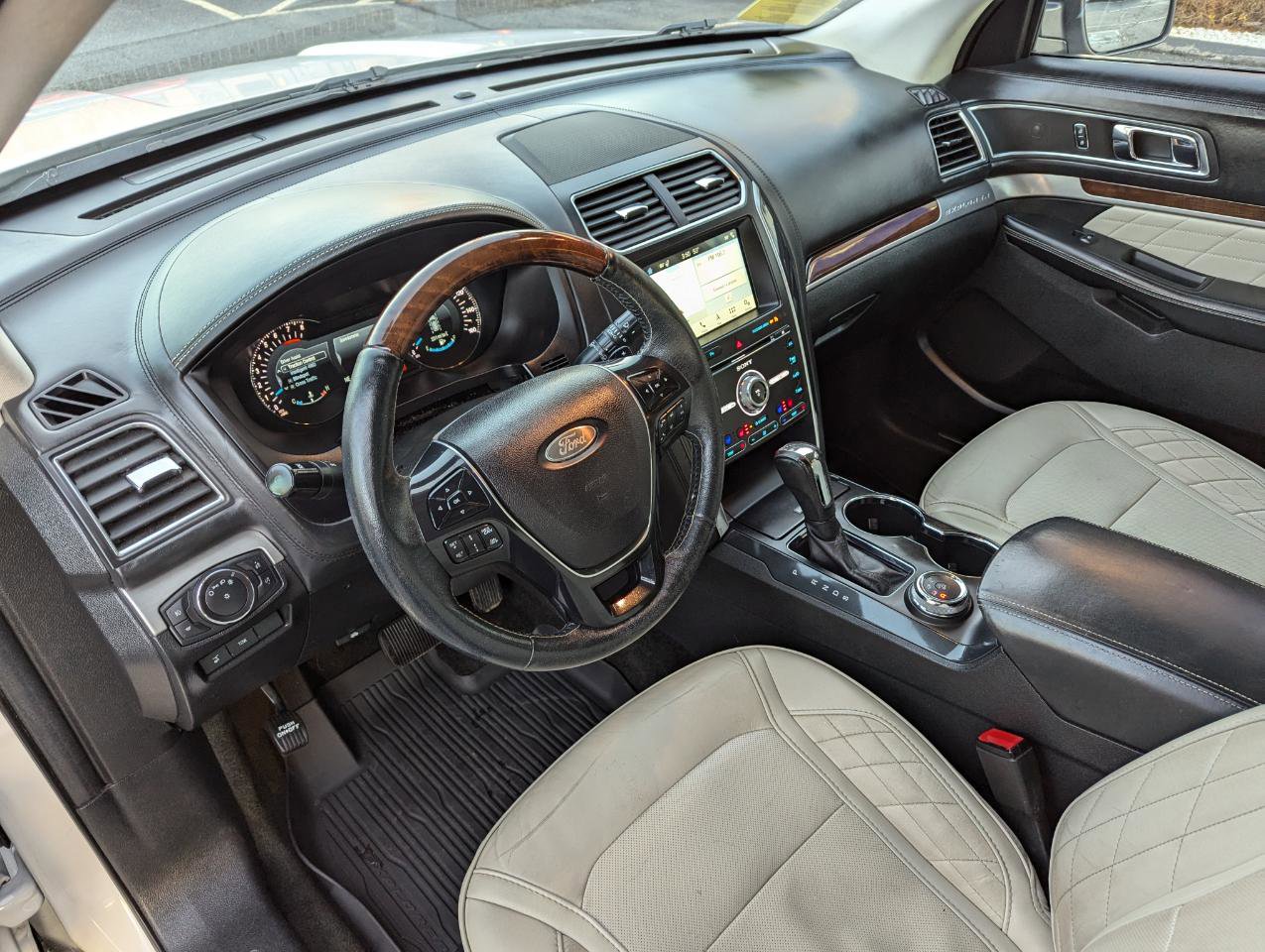 Used 2018 Ford Explorer Platinum AWD/4WD image 13