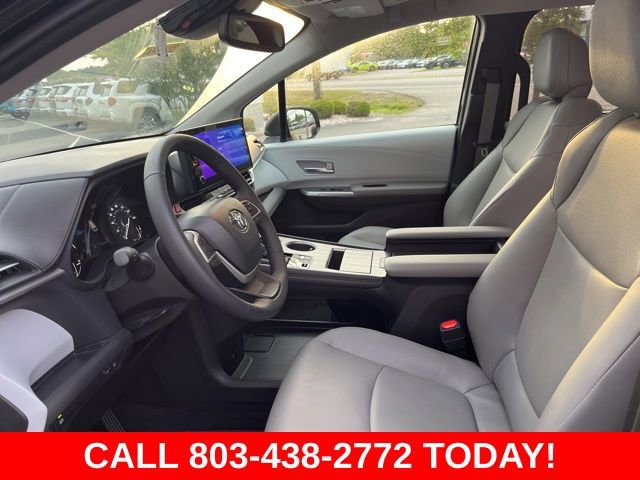 Used 2025 Toyota Sienna XLE image 7