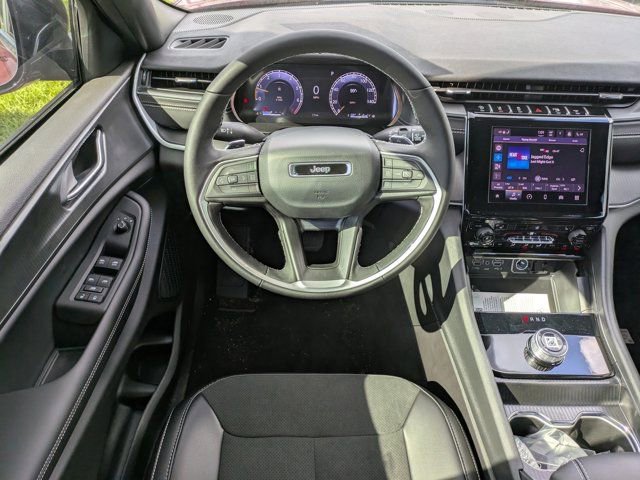 New 2025 Jeep Grand Cherokee L Laredo image 17