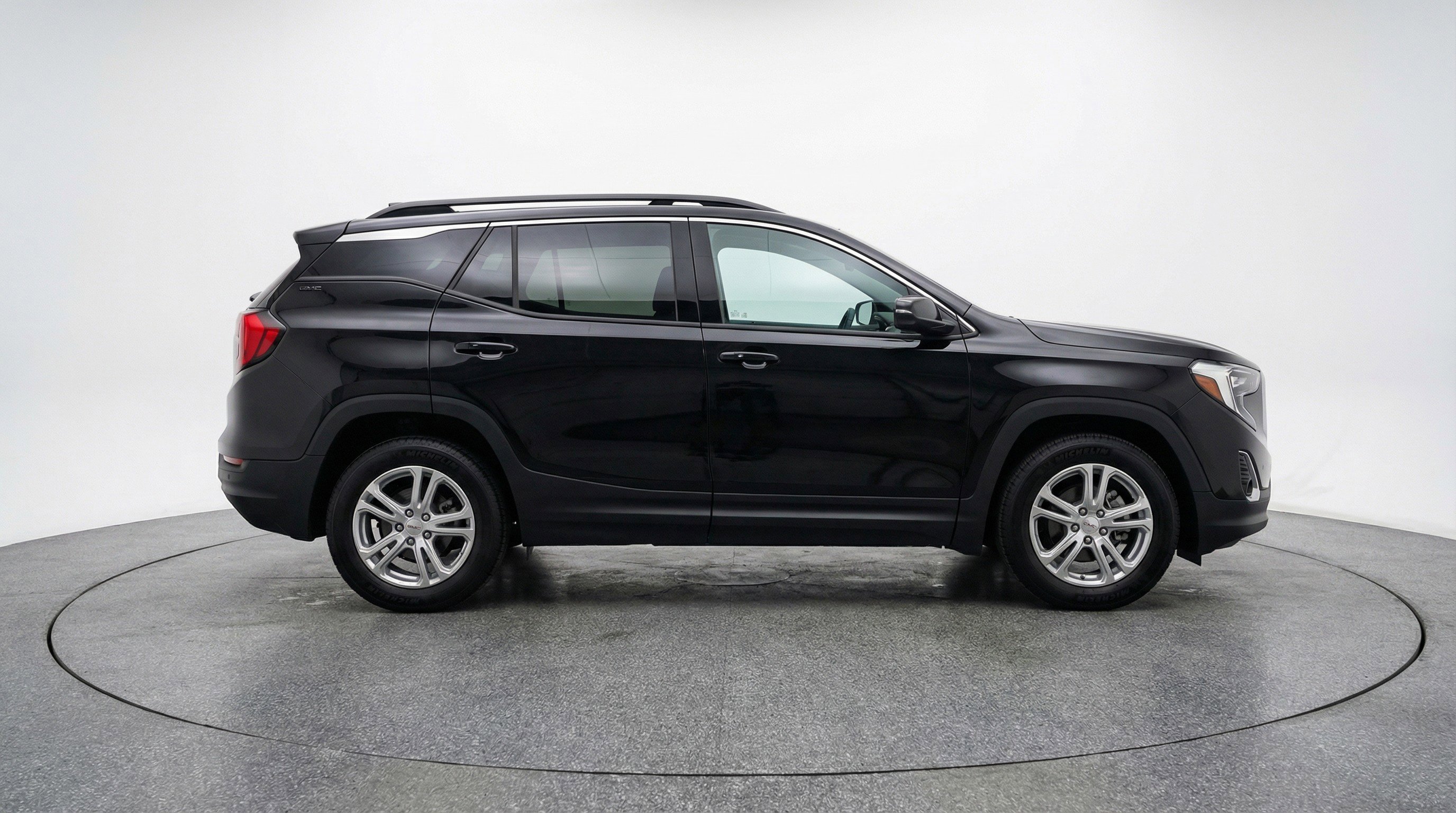 Used 2024 GMC Terrain SLE FWD image 11