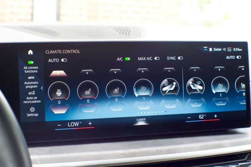 Used 2023 BMW X7 xDrive40i AWD/4WD image 27