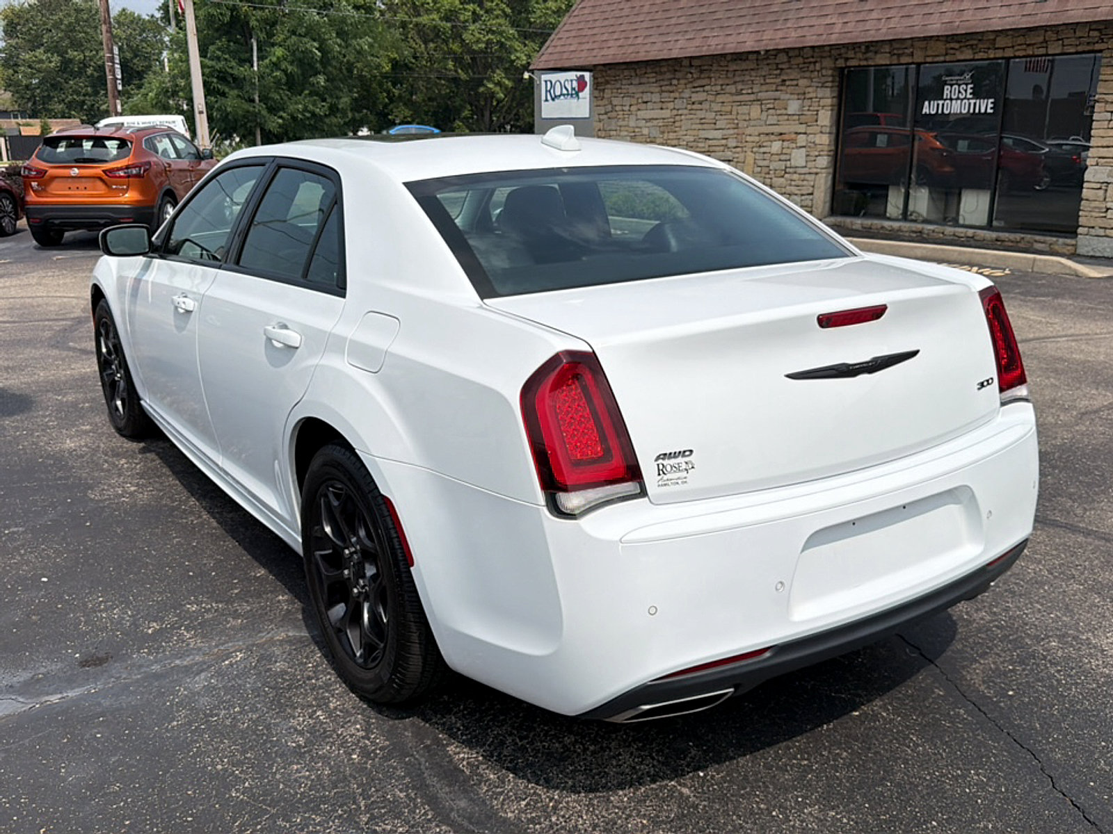 Used 2022 Chrysler 300 Touring L w/ Popular Equipment Group AWD/4WD image 5