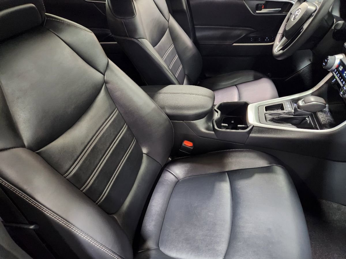 Used 2024 Toyota RAV4 XLE Premium FWD image 32