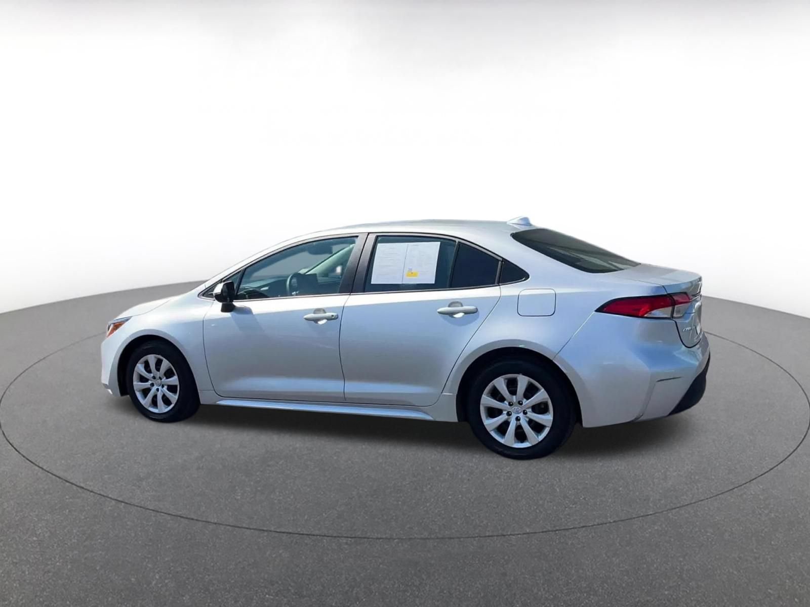 Used 2025 Toyota Corolla LE FWD image 9