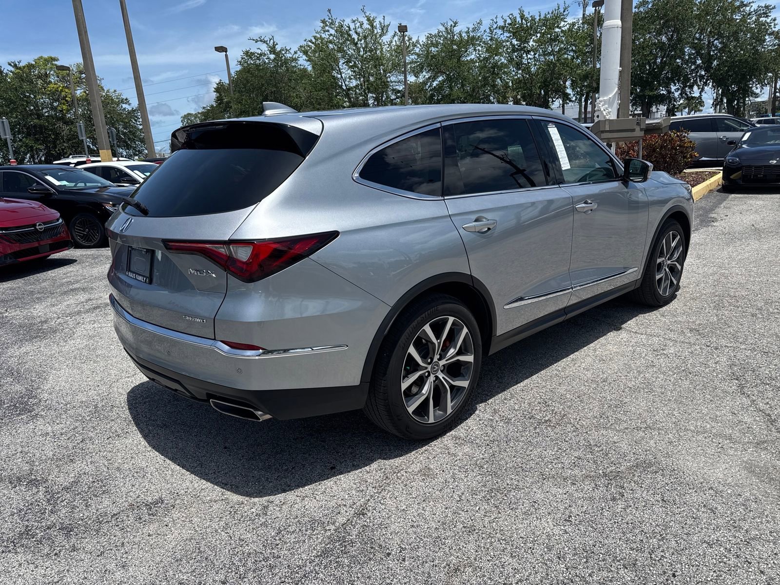 Used 2023 Acura MDX SH-AWD w/ Technology Package image 9