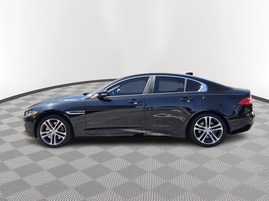 Used 2017 Jaguar XE Premium image 3