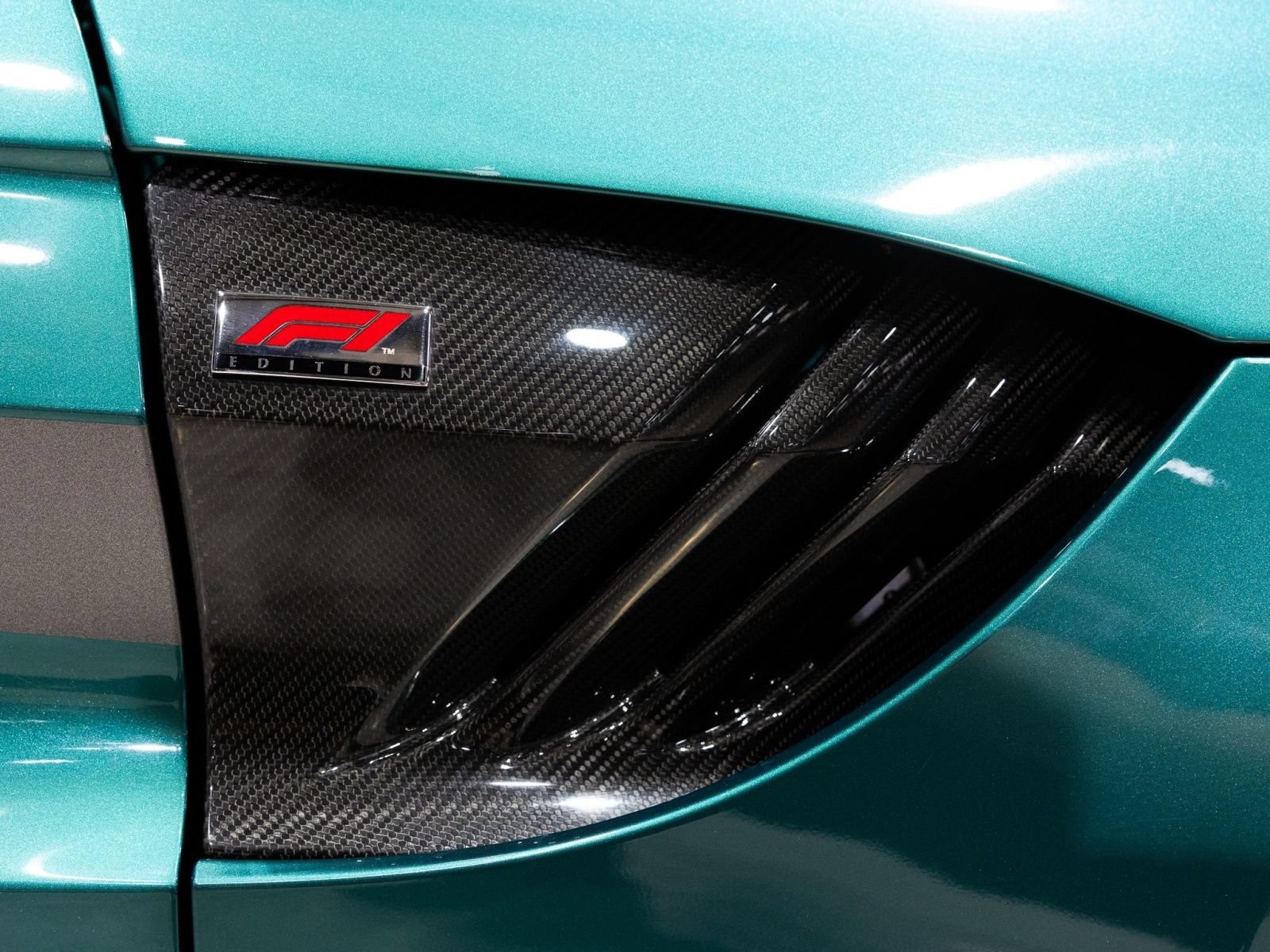 Used 2023 Aston Martin V8 Vantage Roadster RWD image 28