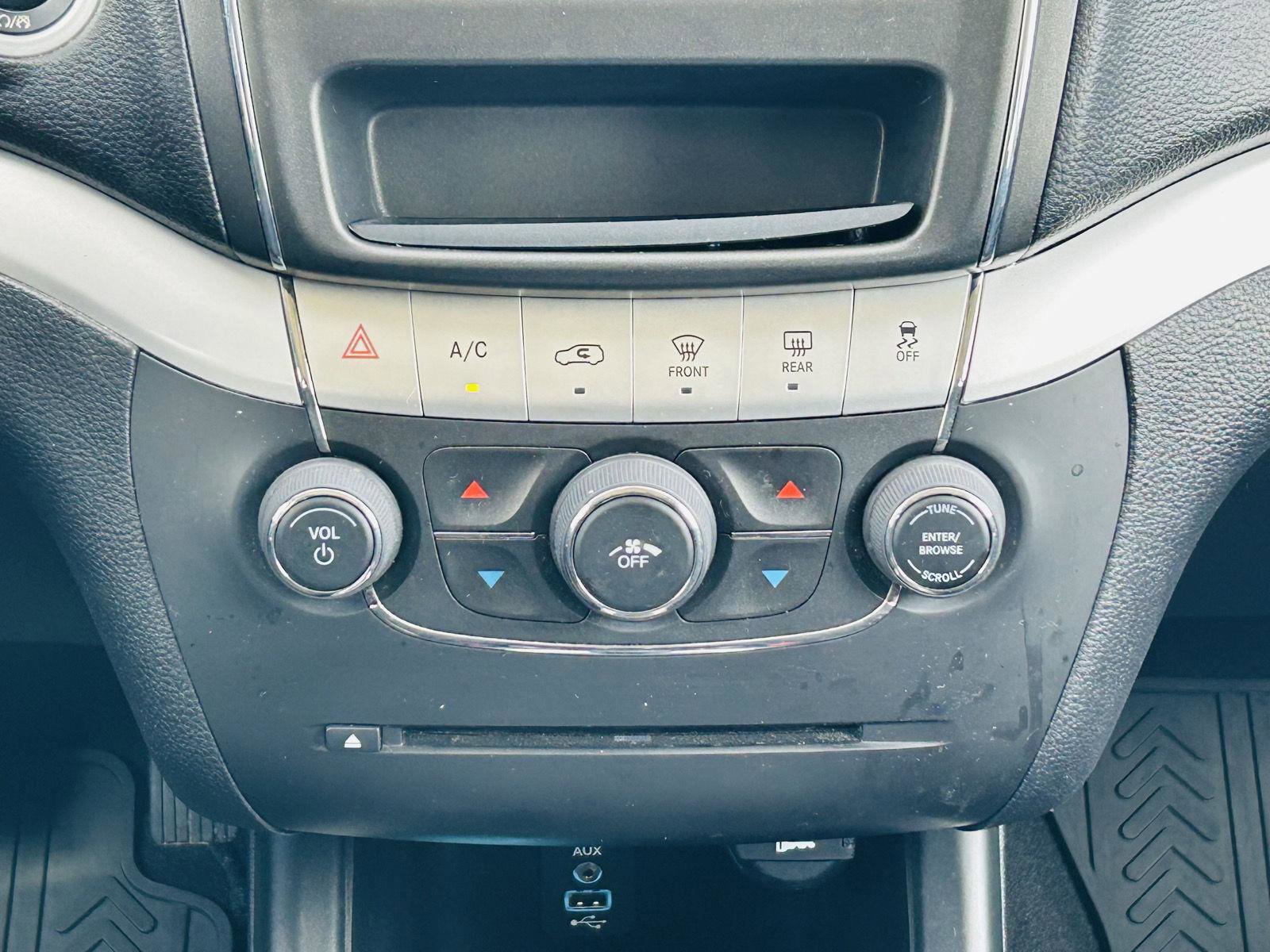 Used 2019 Dodge Journey SE w/ Mopar Chrome Accent Package image 15