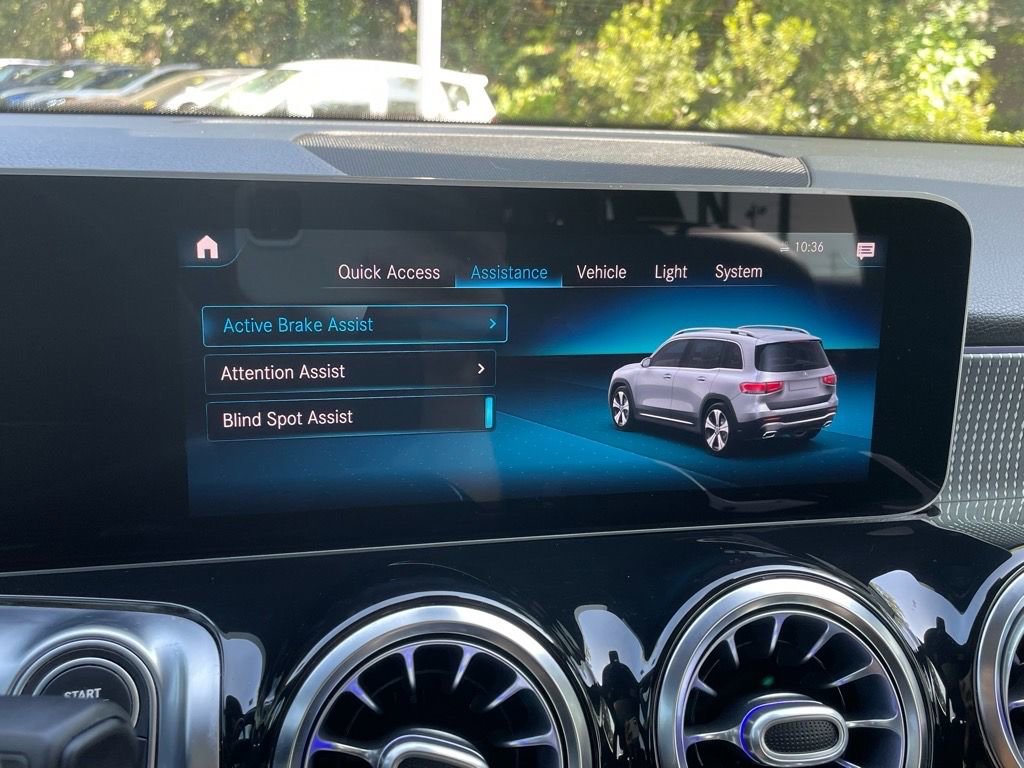 Used 2021 Mercedes-Benz GLB 250 4MATIC w/ Premium Package image 18