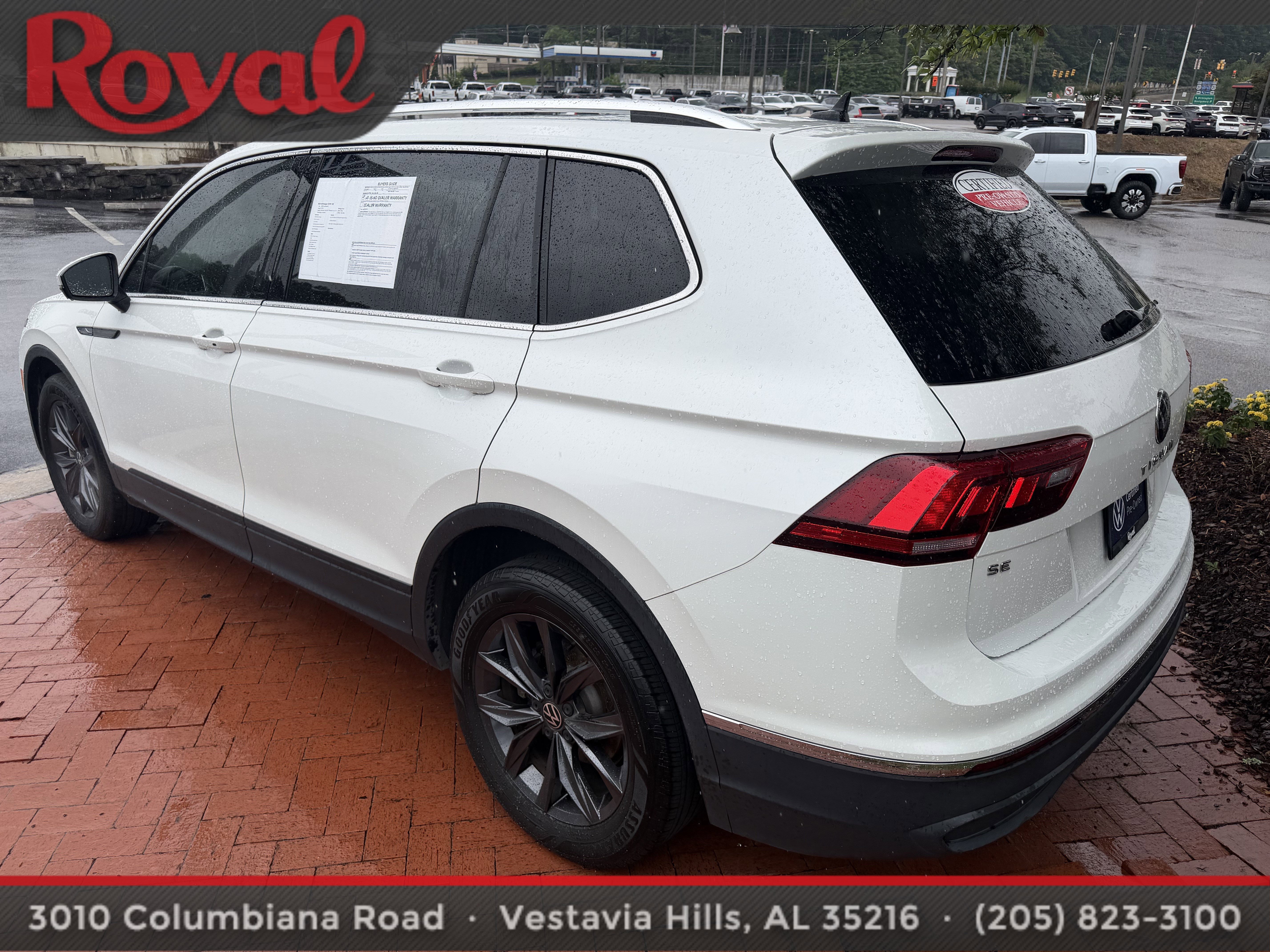 Certified 2023 Volkswagen Tiguan SE w/ Panoramic Sunroof Package FWD image 6