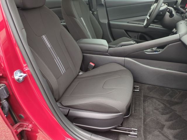 Certified 2025 Hyundai Elantra Sport image 18