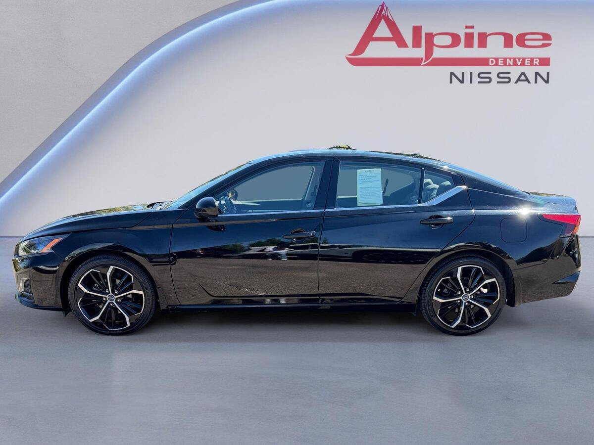 Used 2023 Nissan Altima 2.5 SR w/ SR Premium Package FWD image 2