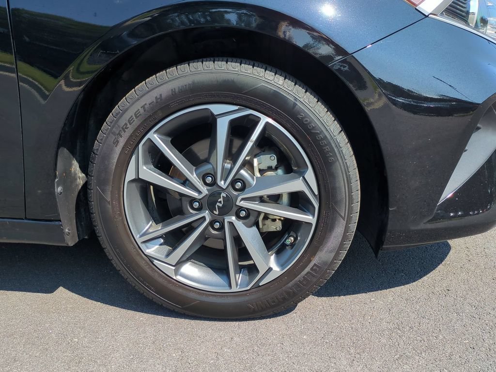 Used 2023 Kia Forte LXS w/ LXS Technology Package FWD image 10