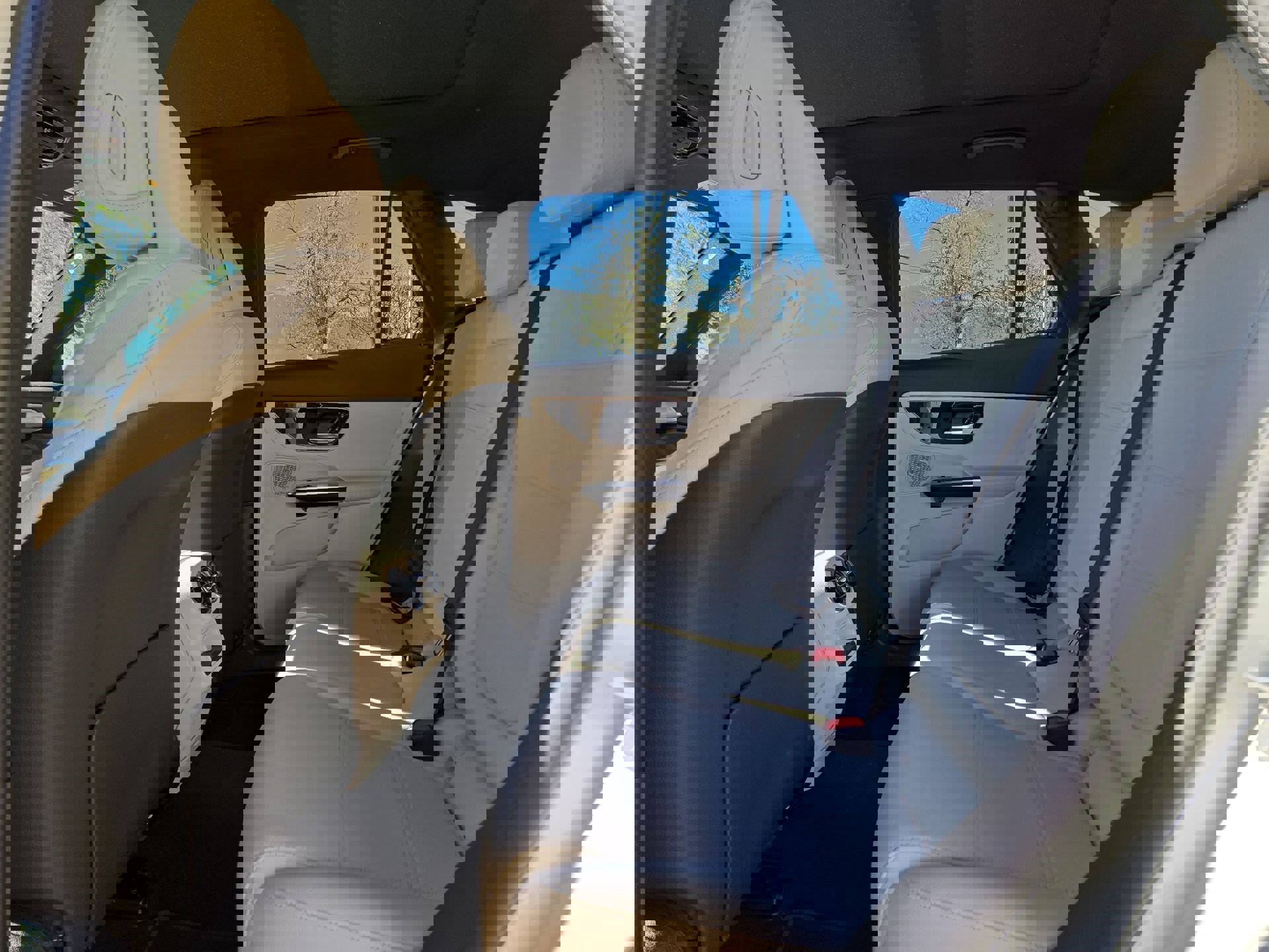 Used 2025 Mercedes-Benz GLC 300 4MATIC image 13