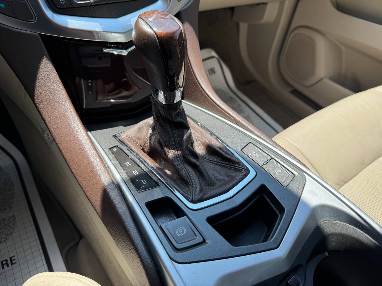 Used 2011 Cadillac SRX Luxury FWD image 19