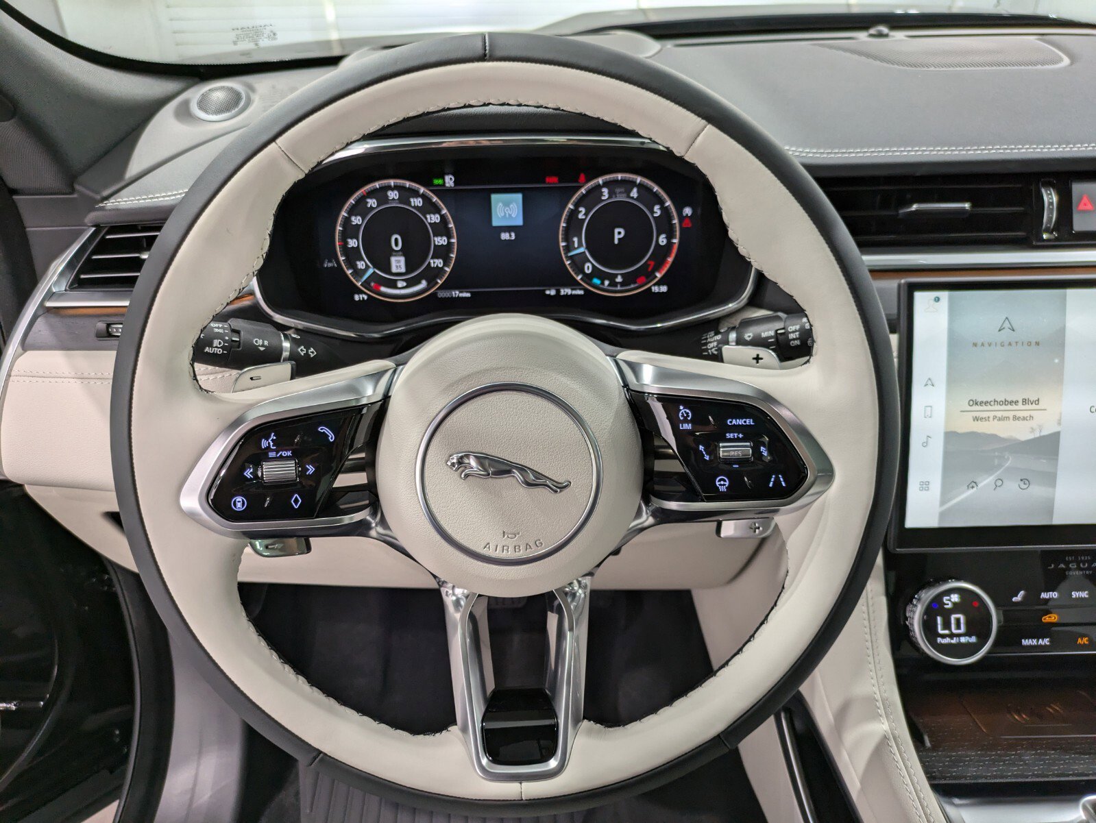 Used 2025 Jaguar F-PACE R-Dynamic S image 15