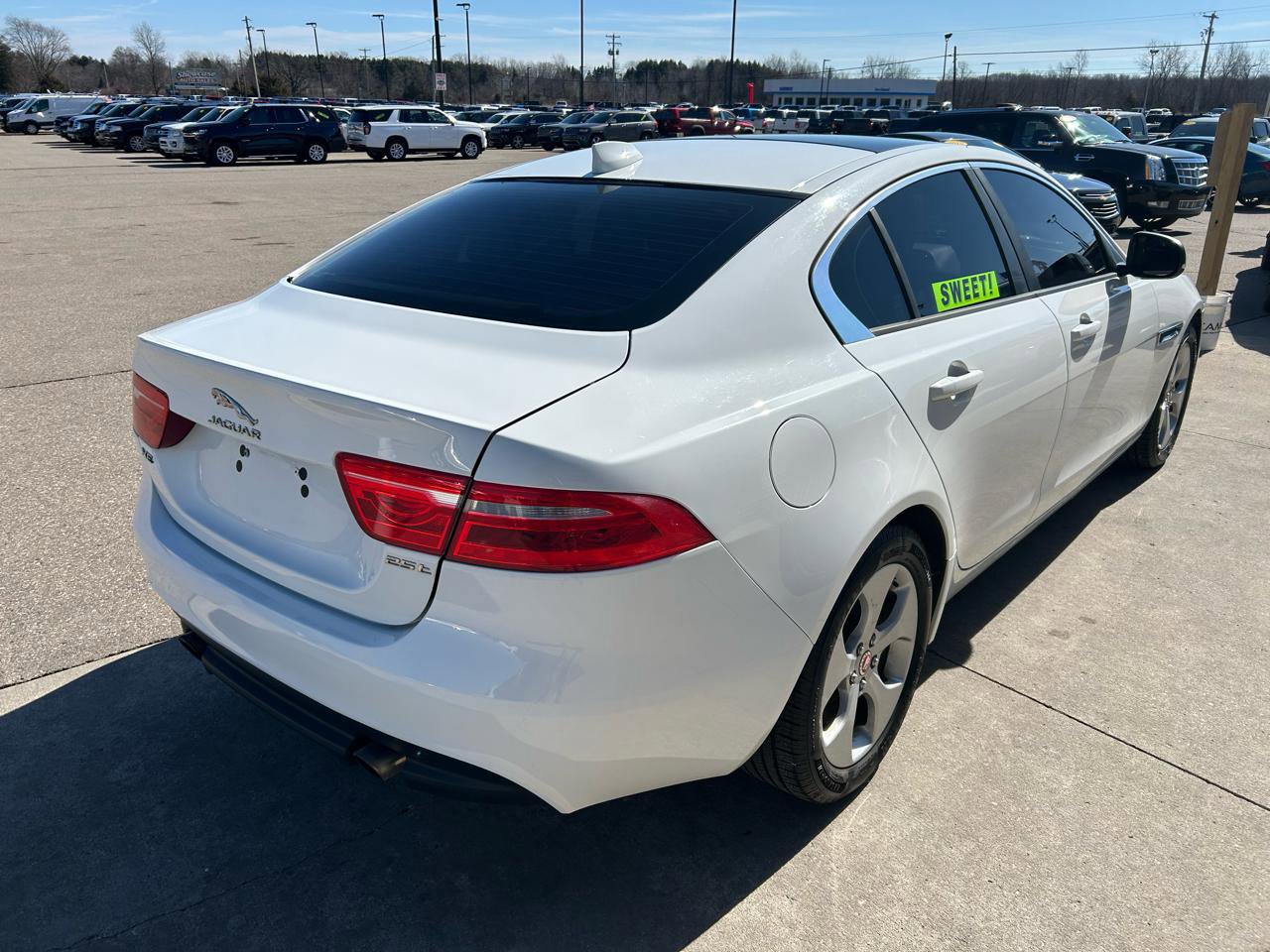 Used 2018 Jaguar XE image 5
