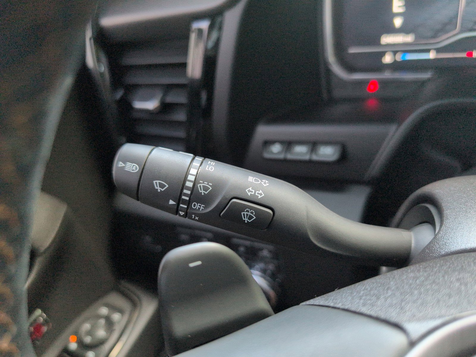 Used 2024 GMC Sierra 1500 AT4 w/ Technology Package image 27