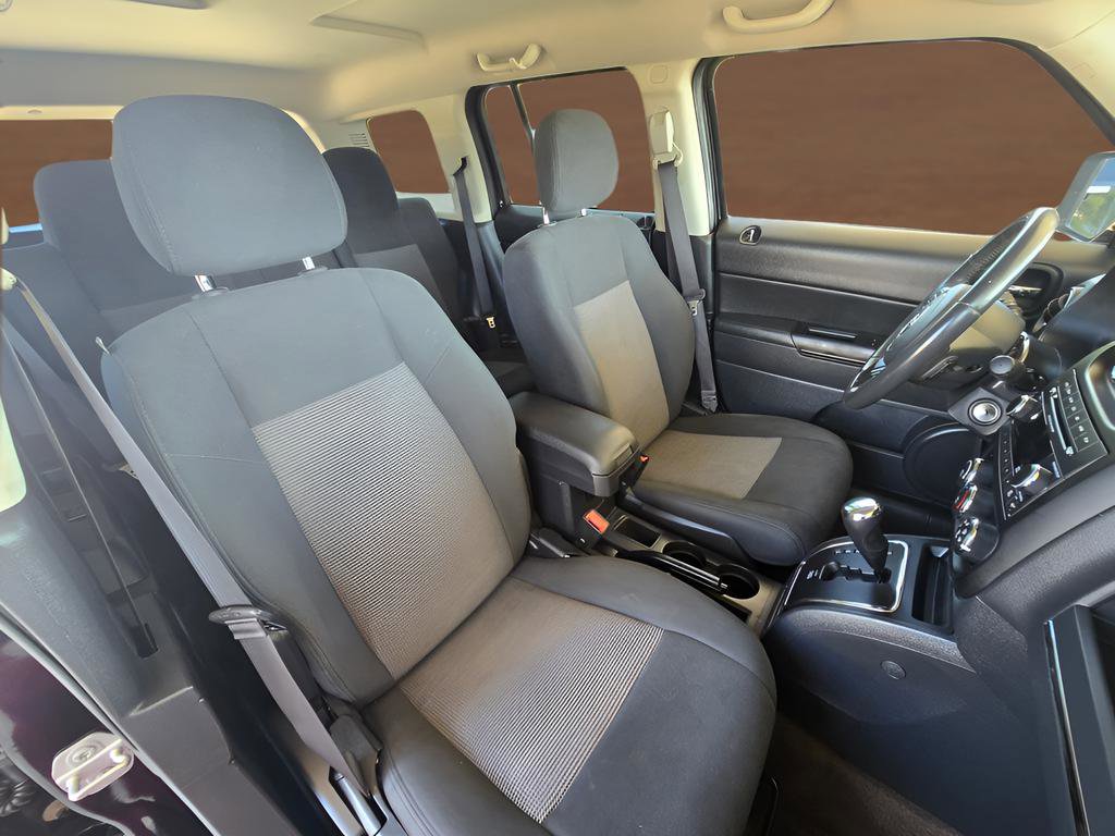 Used 2014 Jeep Patriot Latitude FWD image 32