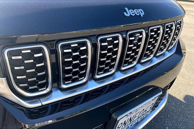 Used 2024 Jeep Grand Cherokee Summit AWD/4WD image 30