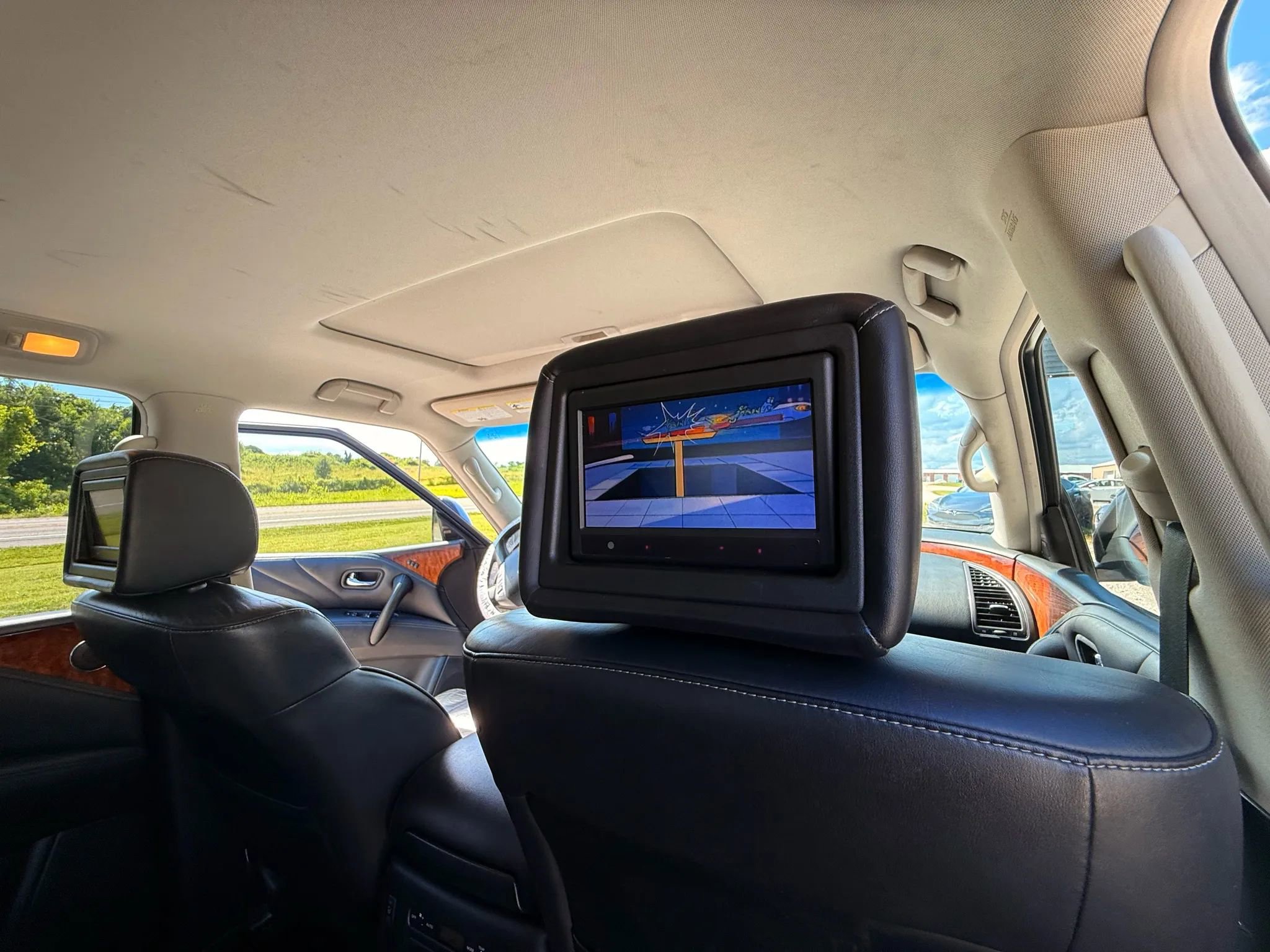 Used 2015 INFINITI QX80 4WD w/ Deluxe Technology Package image 14