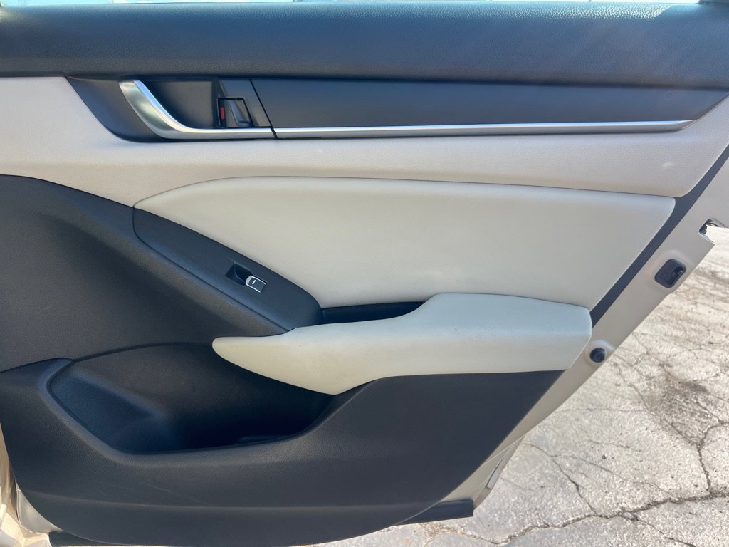 Used 2018 Honda Accord LX image 15