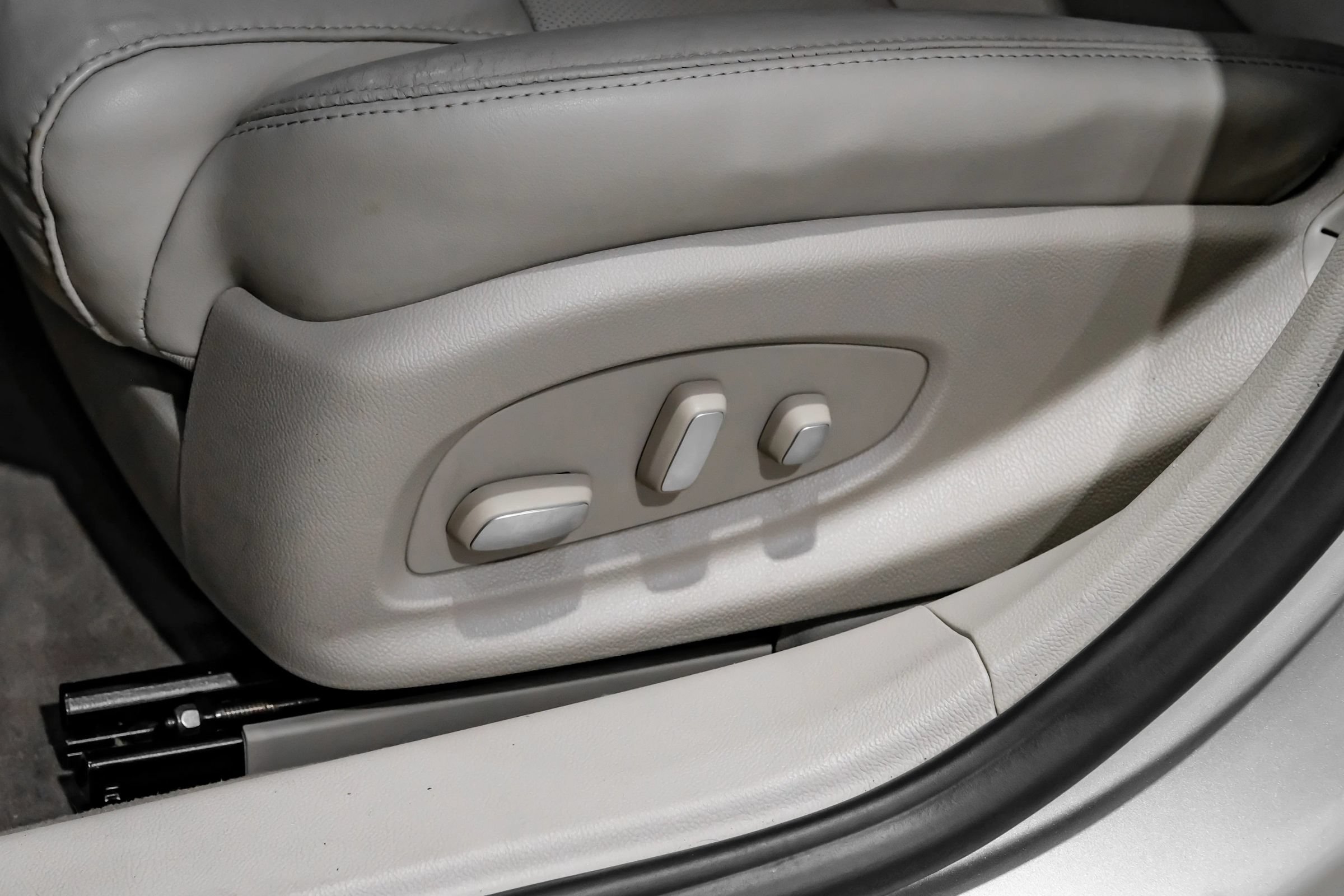 Used 2016 Cadillac XTS Luxury w/ Driver Awareness Package FWD image 32