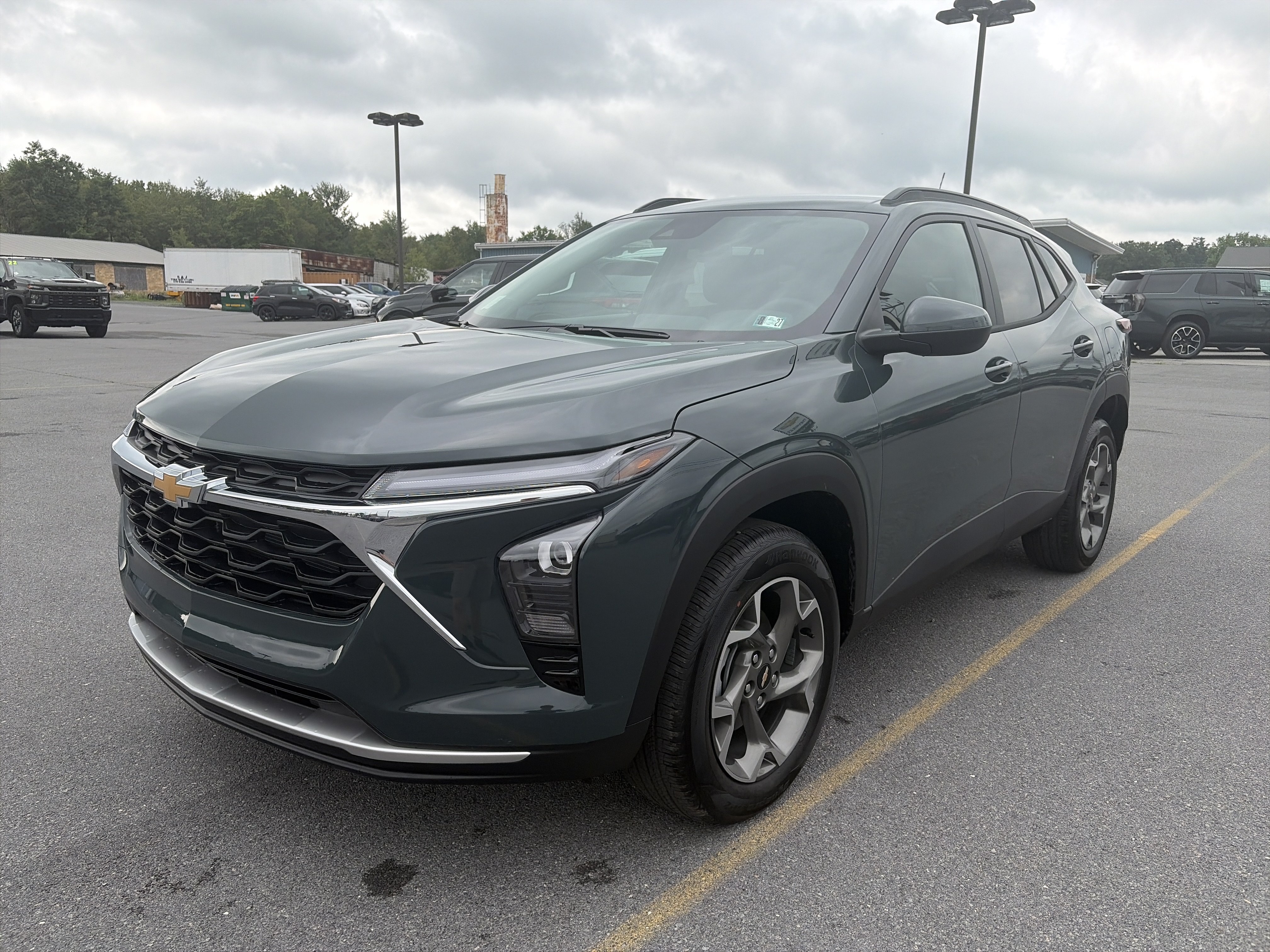 New 2026 Chevrolet Trax LT w/ LT Convenience Package FWD image 2