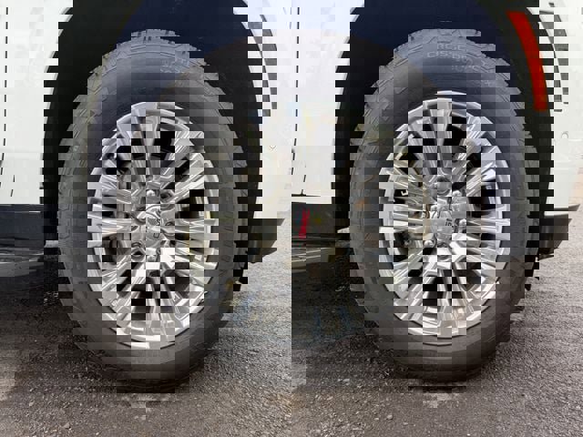 Used 2025 GMC Yukon Denali RWD image 16