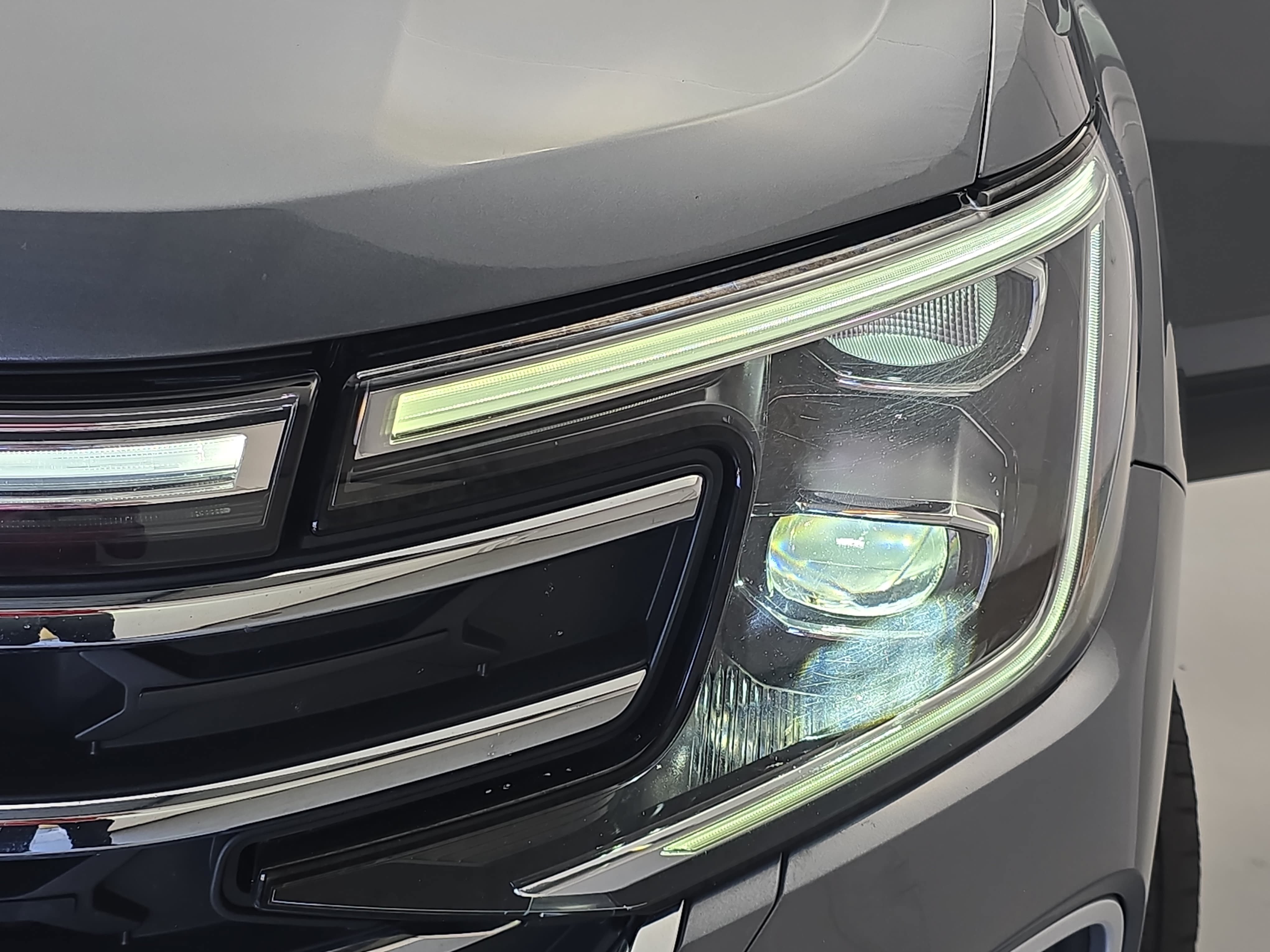 Used 2025 Volkswagen Atlas SE FWD image 32