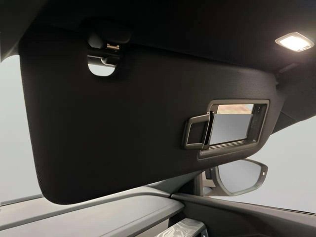 Used 2022 Audi e-tron Premium Plus w/ Premium Plus Package image 74