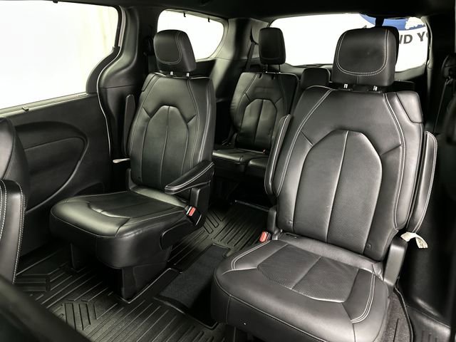 Used 2020 Chrysler Pacifica Touring-L image 29