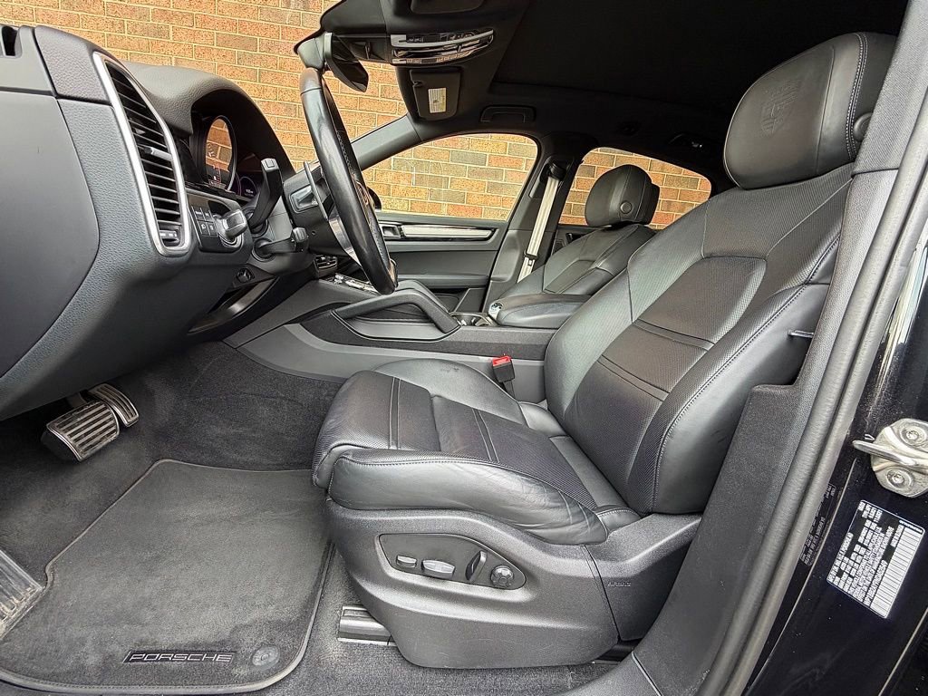 Certified 2022 Porsche Cayenne S Platinum image 5