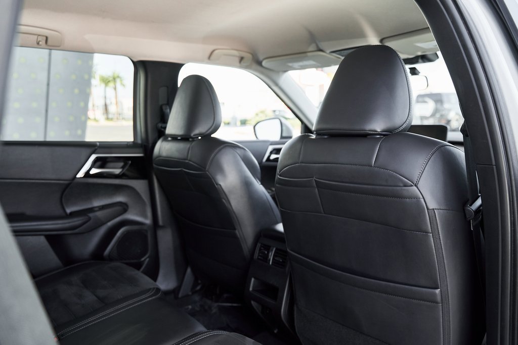 Used 2024 Mitsubishi Outlander SE image 24