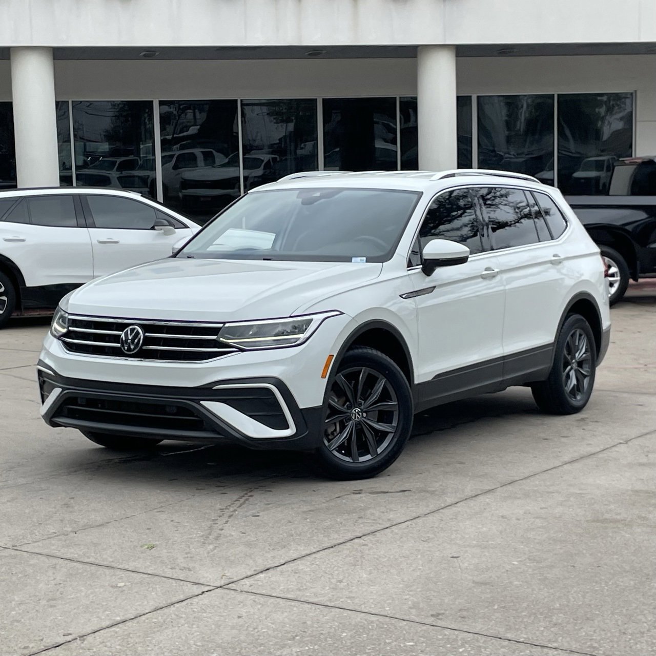 Used 2023 Volkswagen Tiguan SE image 10