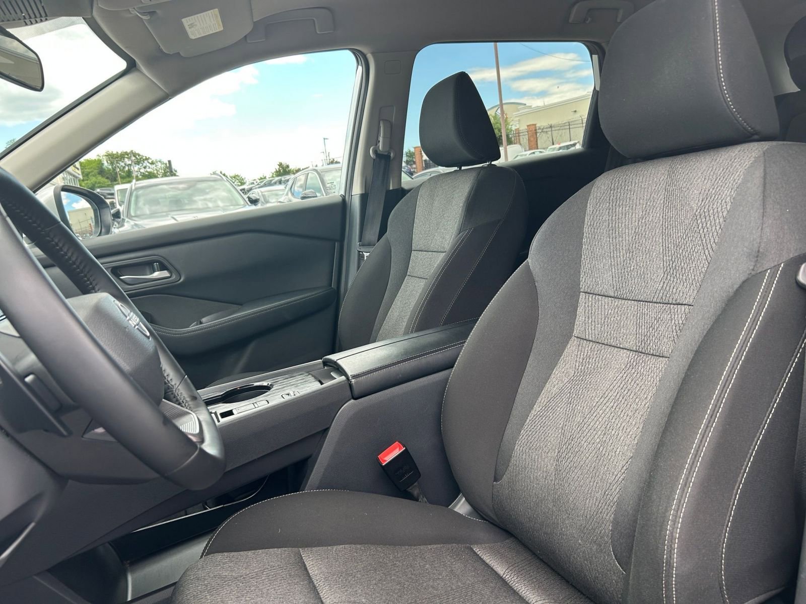 Used 2025 Nissan Rogue SV FWD image 32