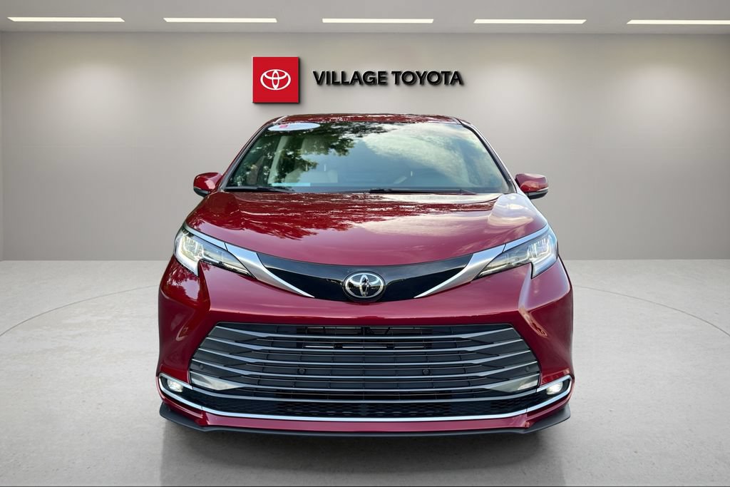 Certified 2026 Toyota Sienna Limited FWD image 8