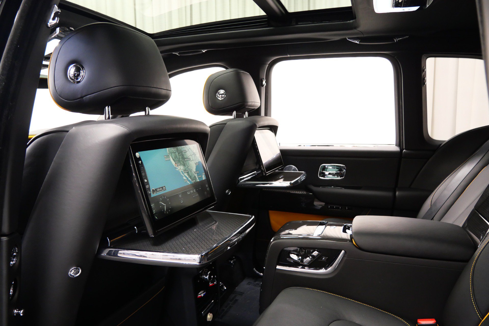 Used 2023 Rolls-Royce Cullinan Black Badge w/ Driver's Package AWD/4WD image 24