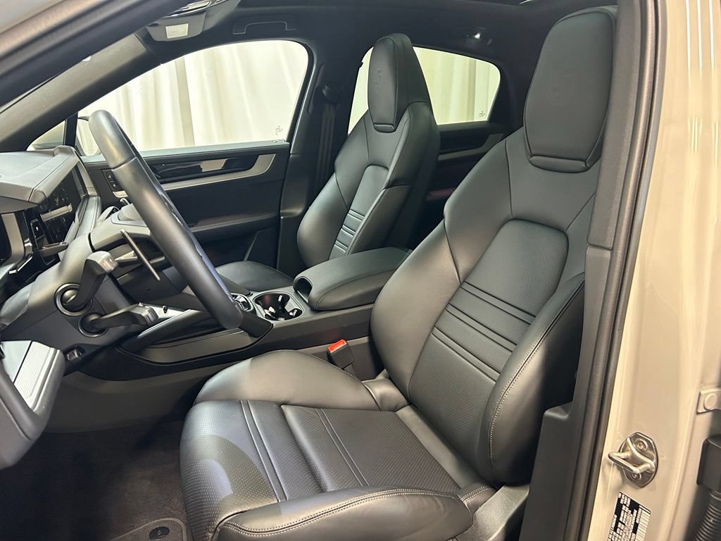 Certified 2026 Porsche Cayenne Coupe AWD/4WD image 5