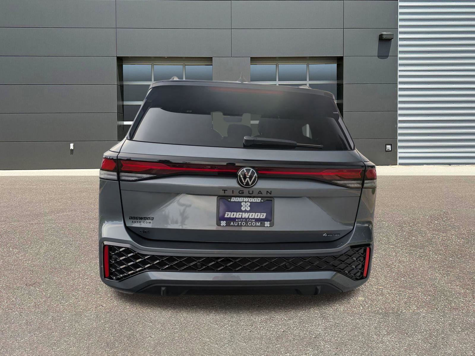 New 2025 Volkswagen Tiguan SE R-Line image 4