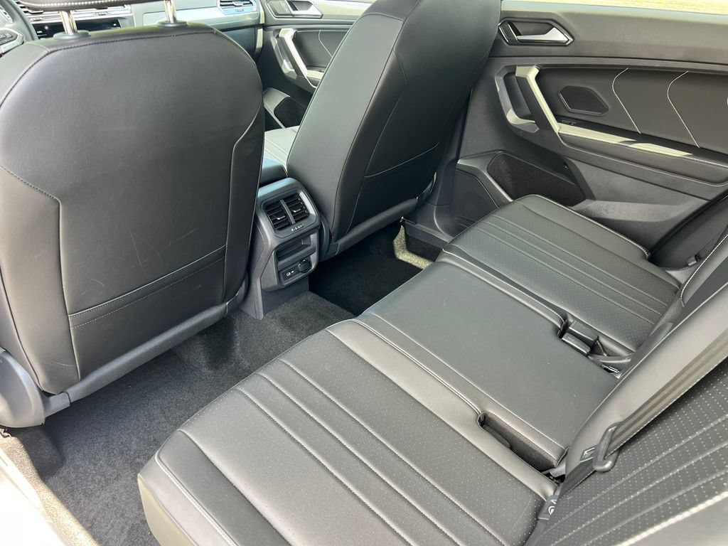Used 2023 Volkswagen Tiguan SE R-Line AWD/4WD image 28