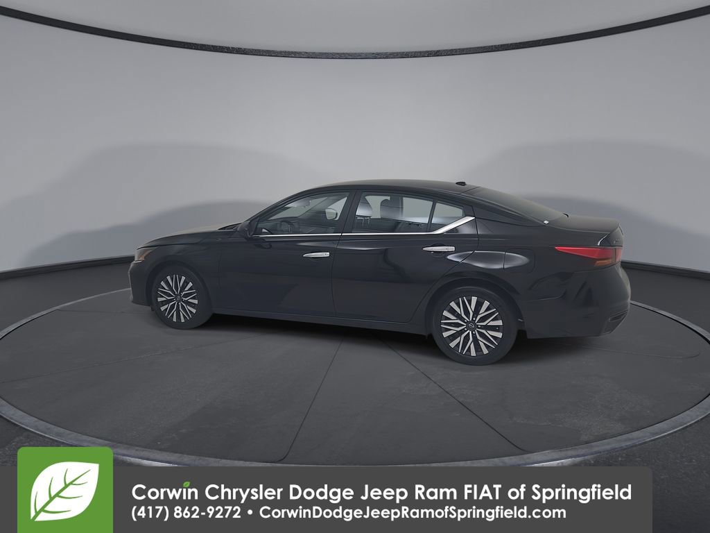 Used 2025 Nissan Altima 2.5 SV image 11