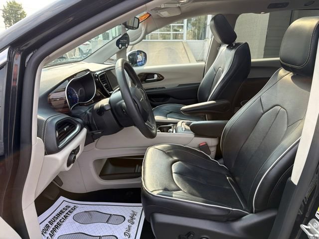 Used 2023 Chrysler Pacifica Limited FWD image 13
