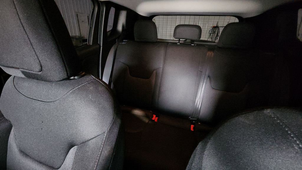 Used 2020 Jeep Renegade Sport w/ Sport Appearance Group image 12