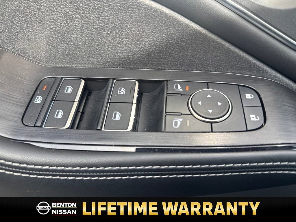 Used 2025 Nissan Rogue Platinum image 12