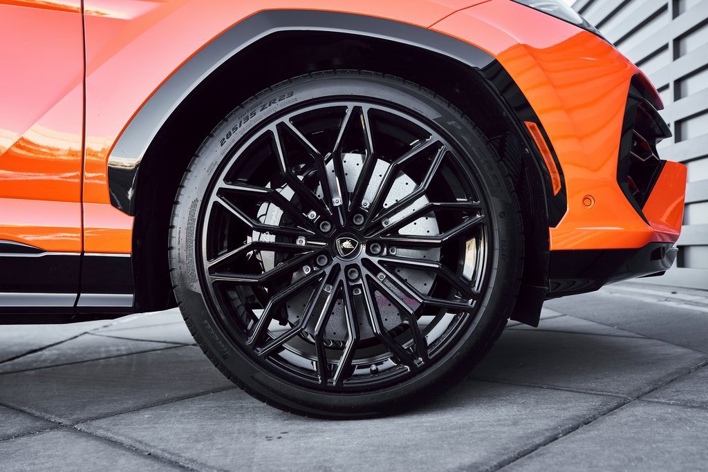 Used 2025 Lamborghini Urus SE image 20