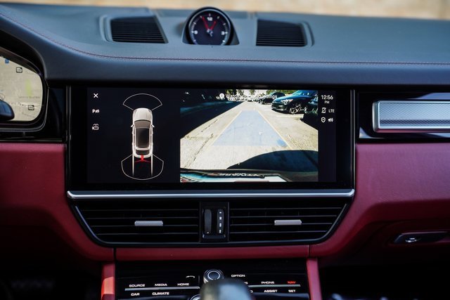 Used 2023 Porsche Cayenne Platinum Edition image 31