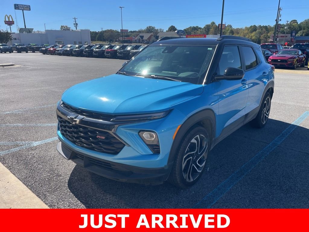 Used 2025 Chevrolet TrailBlazer RS w/ Driver Confidence Package image 2